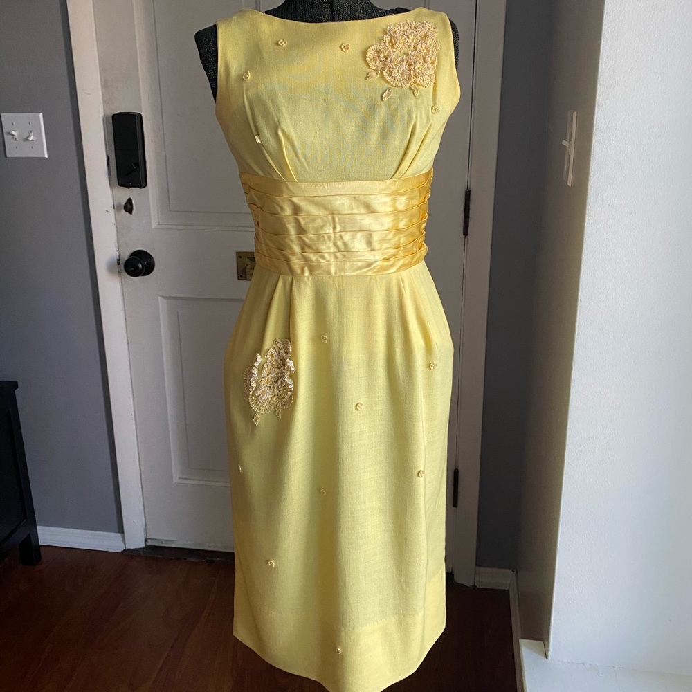 1950s Yellow Appliqué Wiggle Dress